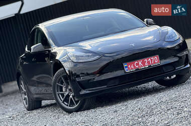 Седан Tesla Model 3 2022 в 