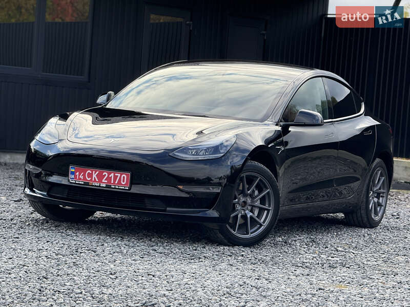 Седан Tesla Model 3 2022 в Дрогобичі
