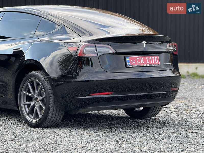 Седан Tesla Model 3 2022 в Дрогобичі
