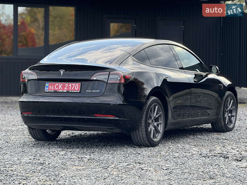 Седан Tesla Model 3 2022 в Дрогобичі