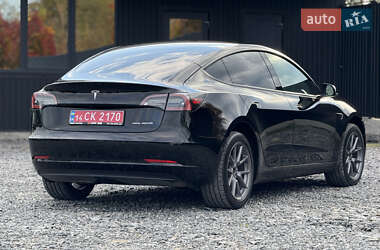 Седан Tesla Model 3 2022 в 