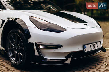 Седан Tesla Model 3 2019 в Львові фото 19 Седан Tesla Model 3 2019 в Львові
