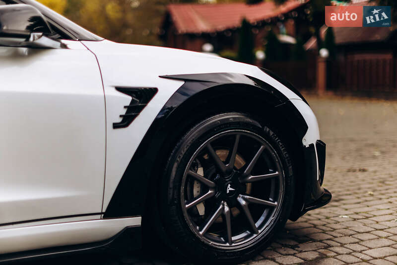 Седан Tesla Model 3 2019 в Львові