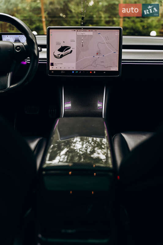 Седан Tesla Model 3 2019 в Львові