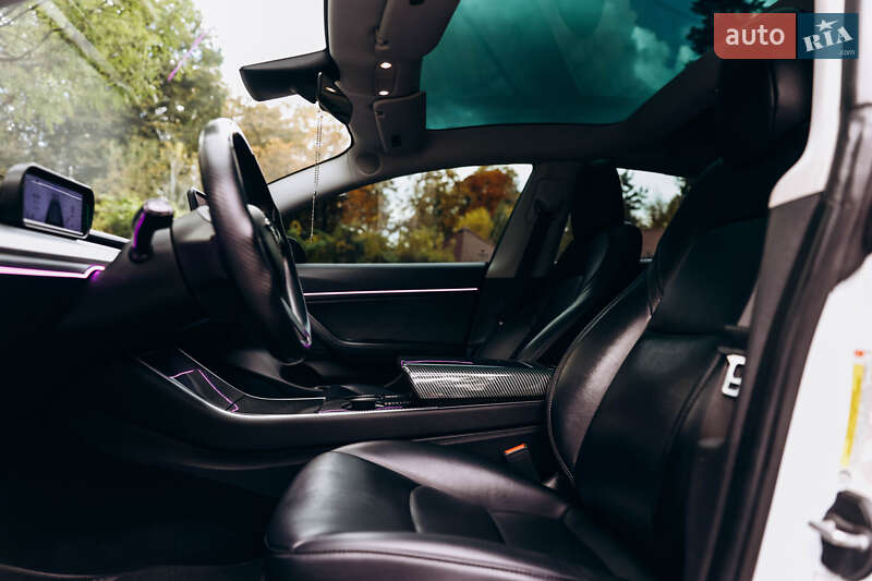 Седан Tesla Model 3 2019 в Львові