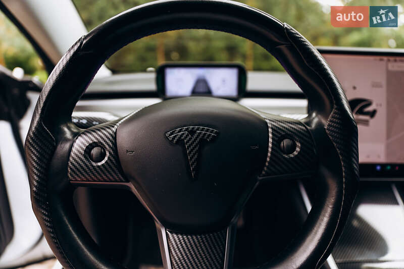 Седан Tesla Model 3 2019 в Львові