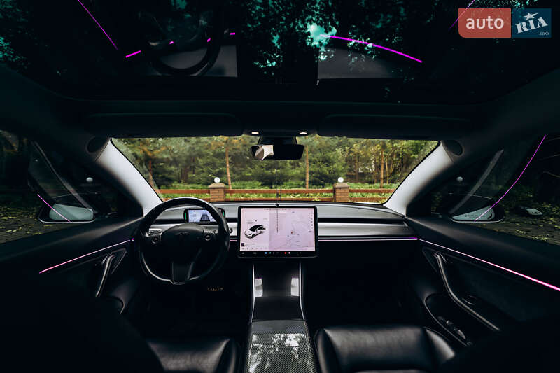 Седан Tesla Model 3 2019 в Львові