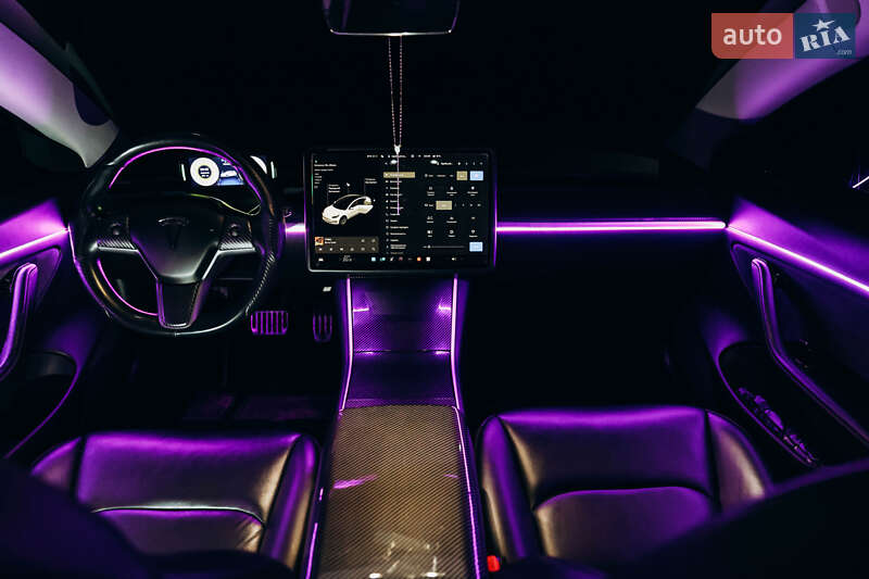 Седан Tesla Model 3 2019 в Львові