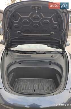 Седан Tesla Model 3 2021 в 