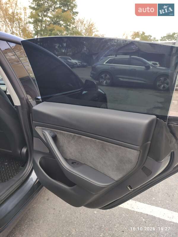 Седан Tesla Model 3 2021 в Києві