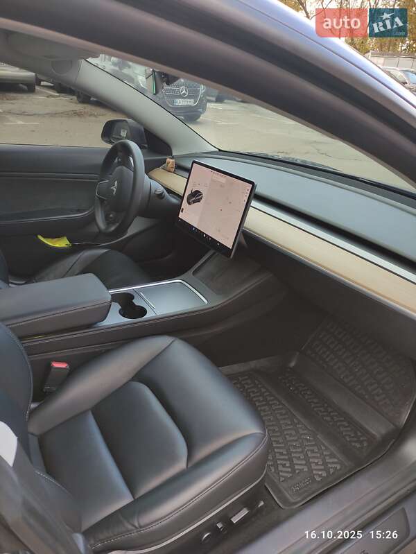 Седан Tesla Model 3 2021 в Києві