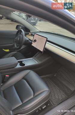 Седан Tesla Model 3 2021 в 