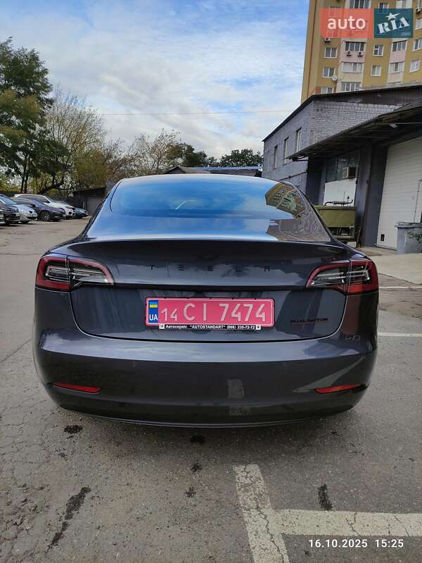 Седан Tesla Model 3 2021 в Києві