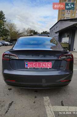 Седан Tesla Model 3 2021 в 
