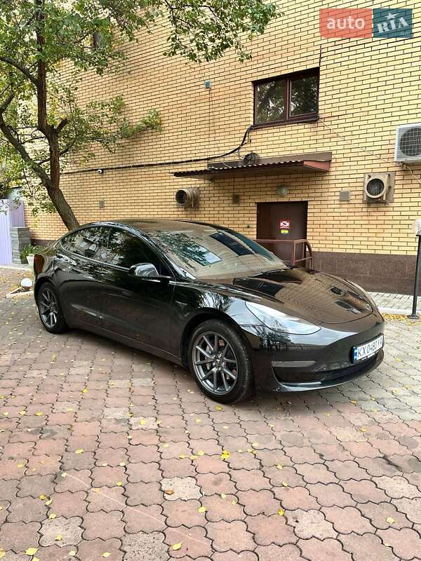 Седан Tesla Model 3 2023 в Харькове