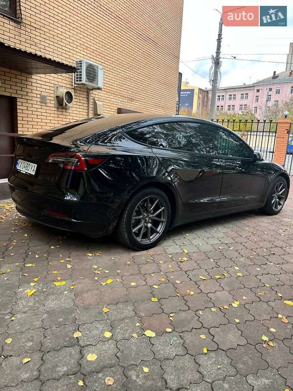 Седан Tesla Model 3 2023 в Харькове