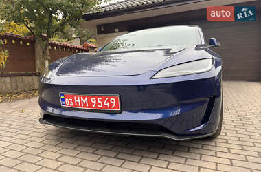 Седан Tesla Model 3 2024 в Львові