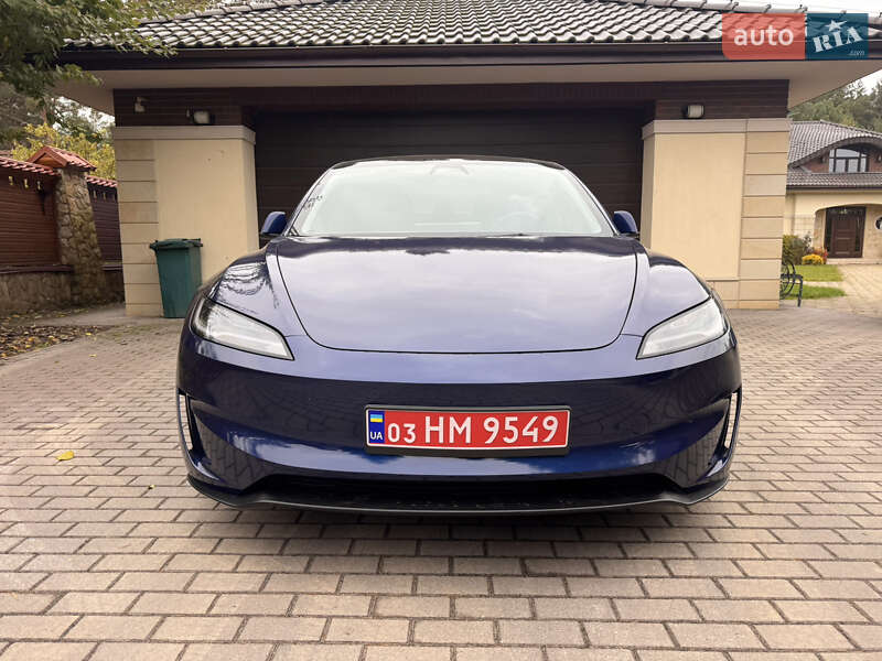 Седан Tesla Model 3 2024 в Львові
