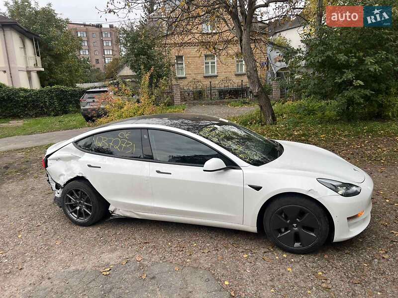 Седан Tesla Model 3 2022 в Києві