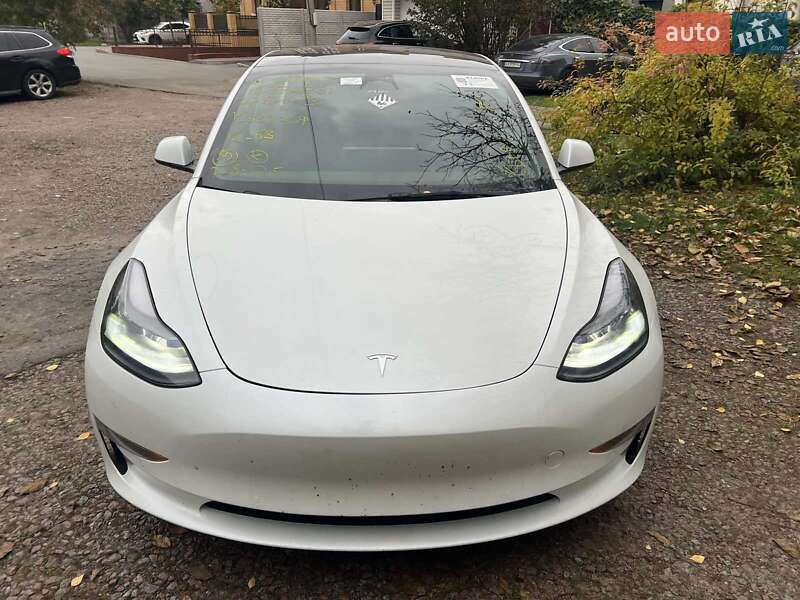 Седан Tesla Model 3 2022 в Києві