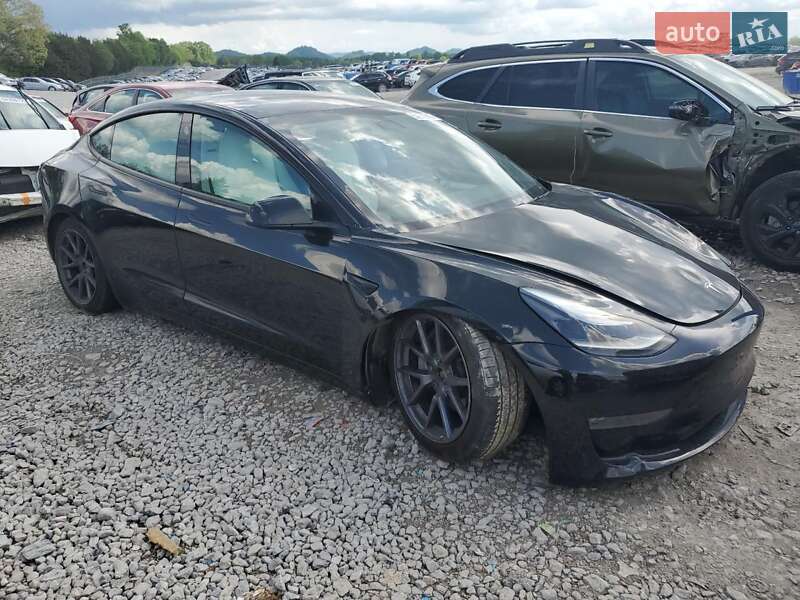 Седан Tesla Model 3 2021 в 