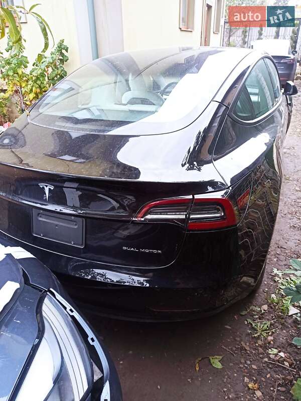 Седан Tesla Model 3 2021 в Самборе