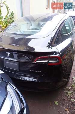 Седан Tesla Model 3 2021 в 