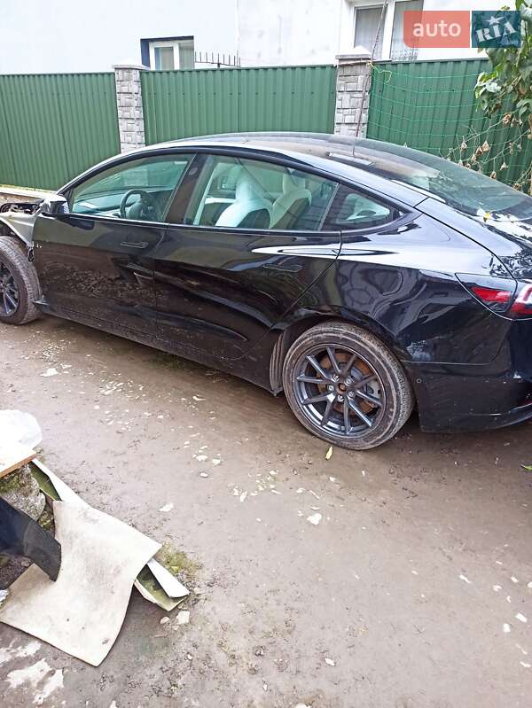Седан Tesla Model 3 2021 в Самборе
