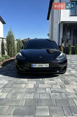 Седан Tesla Model 3 2022 в 