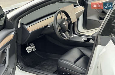 Седан Tesla Model 3 2021 в 