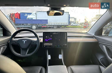 Седан Tesla Model 3 2020 в 