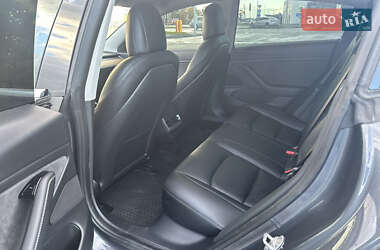 Седан Tesla Model 3 2020 в 