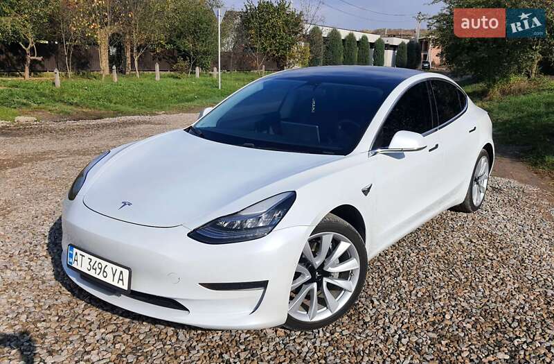 Седан Tesla Model 3 2019 в 