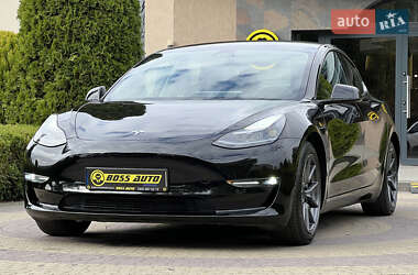 Седан Tesla Model 3 2022 в 