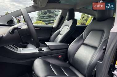 Седан Tesla Model 3 2022 в 
