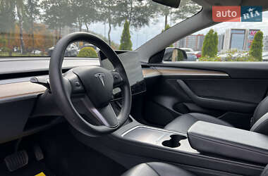 Седан Tesla Model 3 2022 в 