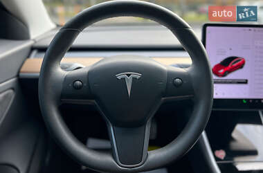 Седан Tesla Model 3 2019 в 