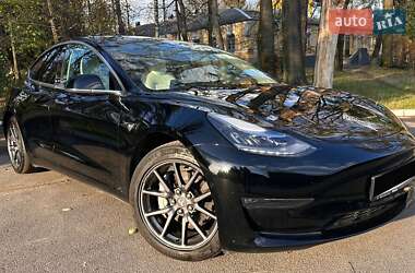 Седан Tesla Model 3 2019 в Львові