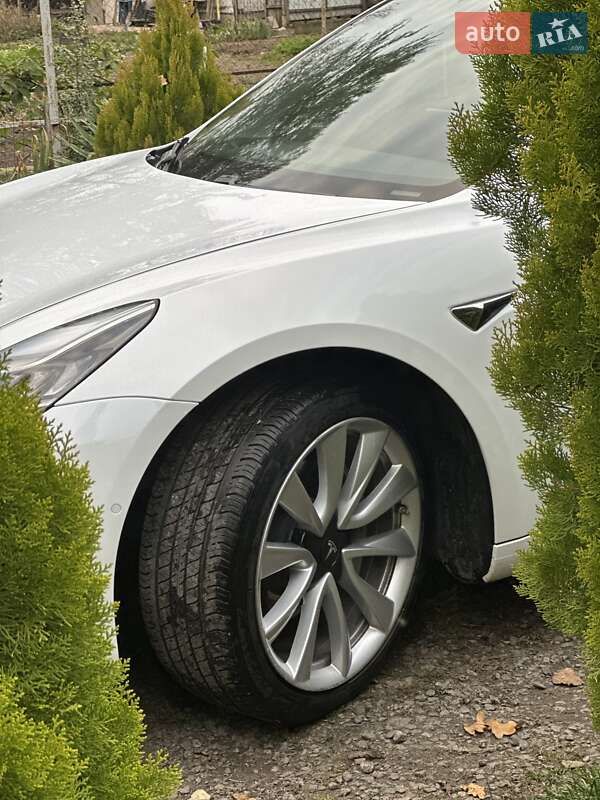 Седан Tesla Model 3 2019 в Броварах