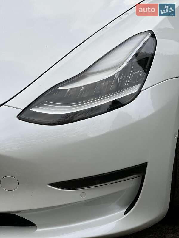 Седан Tesla Model 3 2019 в Броварах