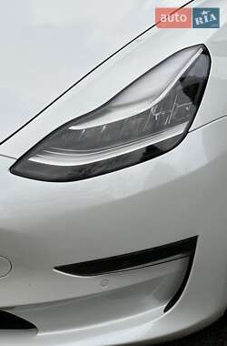 Седан Tesla Model 3 2019 в 