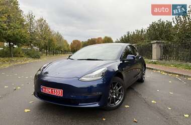 Седан Tesla Model 3 2022 в Умани
