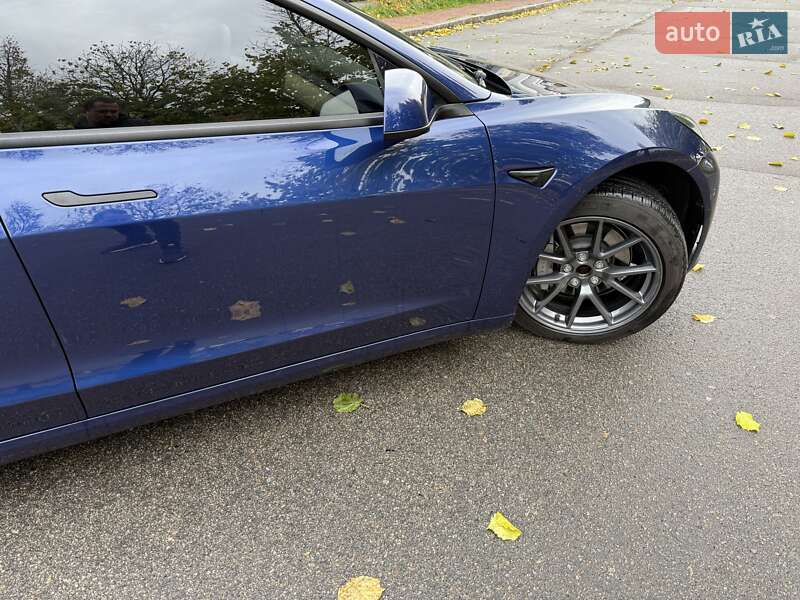 Седан Tesla Model 3 2022 в Умани