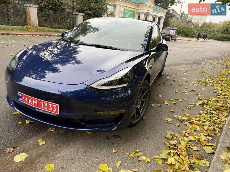 Седан Tesla Model 3 2022 в Умани