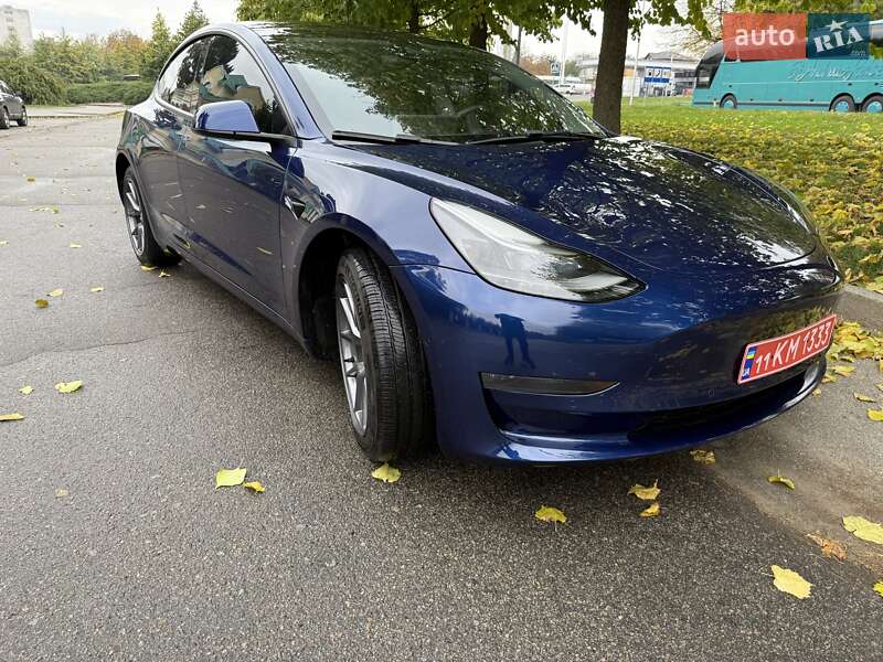 Седан Tesla Model 3 2022 в Умани