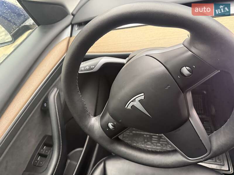 Седан Tesla Model 3 2022 в Умани
