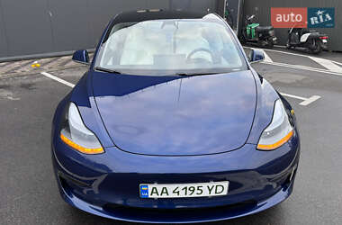Седан Tesla Model 3 2020 в 