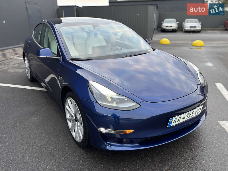 Седан Tesla Model 3 2020 в Киеве