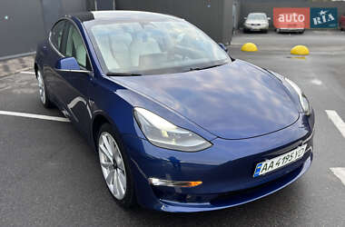 Седан Tesla Model 3 2020 в 
