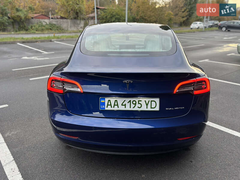 Седан Tesla Model 3 2020 в Киеве